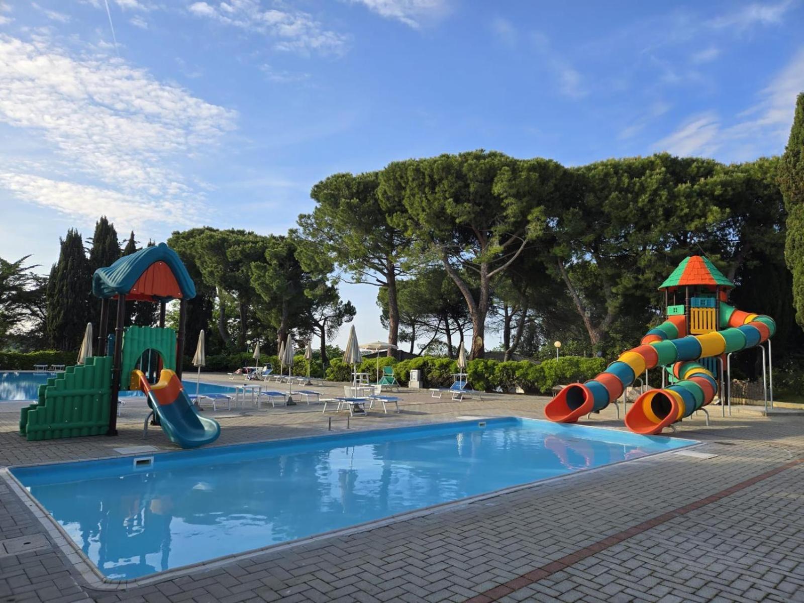 Camping Village Mar Y Sierra San Costanzo Dış mekan fotoğraf