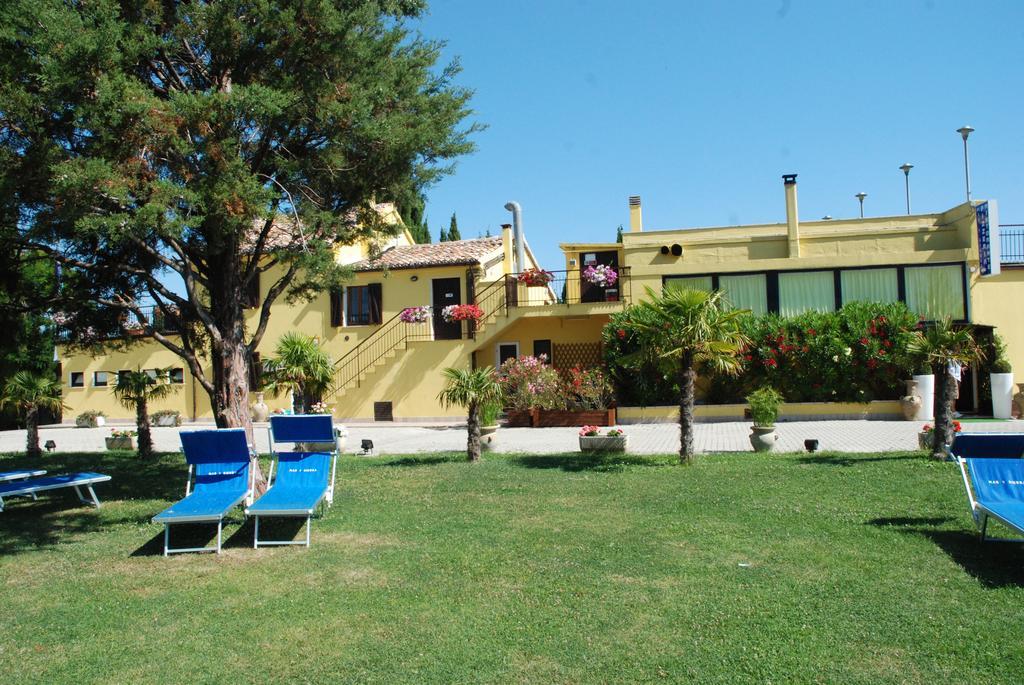 Camping Village Mar Y Sierra San Costanzo Dış mekan fotoğraf