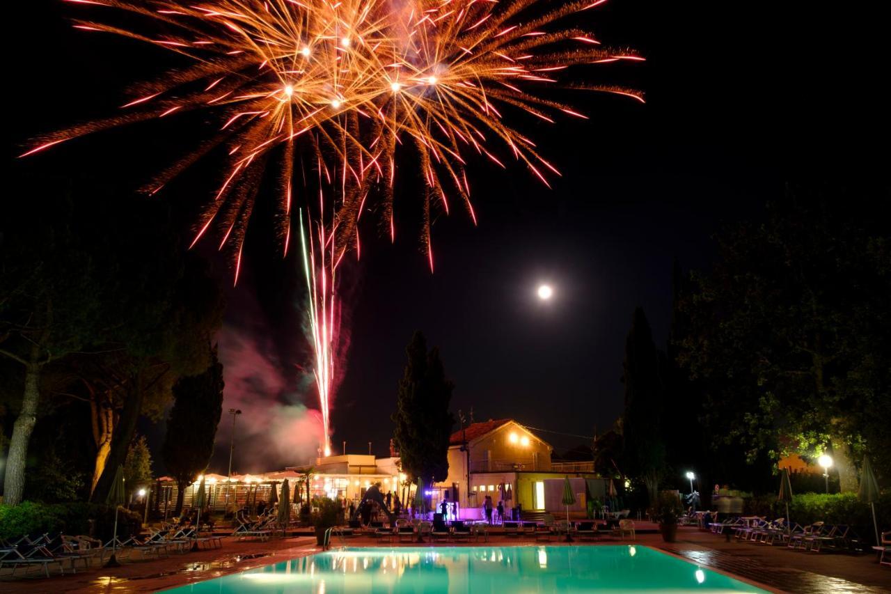 Camping Village Mar Y Sierra San Costanzo Dış mekan fotoğraf